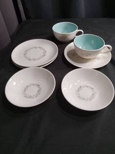 lot 3992 image: Mid-Century Wreath Pattern Tea Set