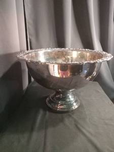 lot 3994 image: Silver Plated Pedestal Punch Bowl with Shell Border