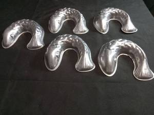 lot 3494 image: Aluminum Fish Bundt Cake Pans Set