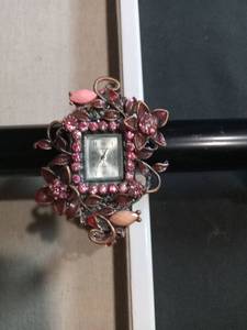 lot 3500 image: Decorative Floral Crystal Watch Bracelet
