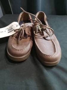 lot 3439 image: Sperry Top-Sider Leather Boat Shoes Size 8M