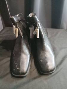 lot 3456 image: Womens Black Leather Ankle Boots with Block Heel