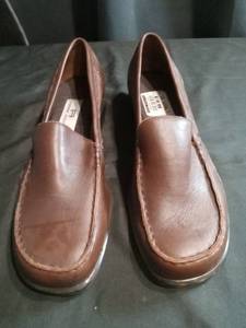 lot 3460 image: Etienne Aigner Brown Leather Loafers Size 7.5