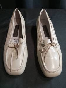 lot 3463 image: Beige Leather Loafers with Bow Details