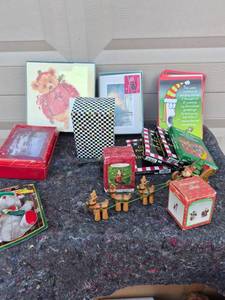 lot 108 image: Christmas Decorations & Collectibles Lot