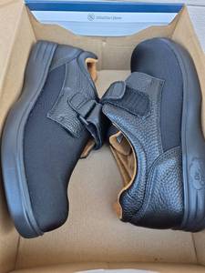 lot 115 image: Dr Comfort Annie X Womens Therapeutic Shoes