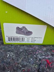 lot 116 image: Mens Hook and Loop Mesh Walking Shoes Style 9721