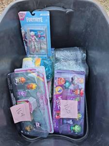 lot 117 image: Tote Full of Items That Didnt Sell At Last Auction - See All Pics