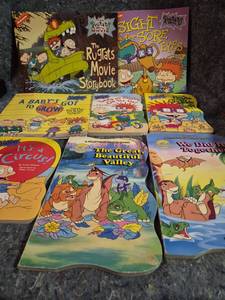 lot 126 image: 1990s Nickelodeon Book Collection - Rugrats and Land Before Time