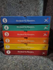 lot 128 image: Hooked on Phonics Complete Learning Set Levels 1-5