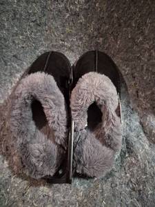 lot 137 image: Womens Basic Fur Lined Clogs Size 6