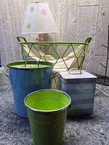 lot 160 image: Blue and Green Metal Bucket Set with Floral Lampshade