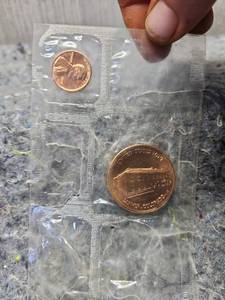 lot 166 image: 1982 Denver Mint Lincoln Memorial Penny in Original Packaging