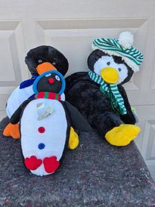 lot 211 image: Winter Penguin Plush Set - Holiday Edition
