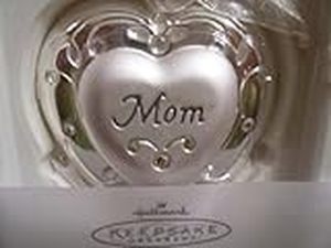lot 52 image: Hallmark Keepsake Ornament Mom Forever in Her Heart