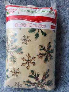 lot 176 image: Holiday Time Vinyl Tablecloth Rectangle 60 X 102 Wood Flake multi