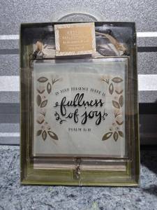 lot 190 image: DEMDACO Artful Reflections Religious Window Art Psalm 1611