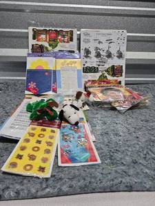 lot 191 image: Mixed Party Supplies and Collectibles Bundle