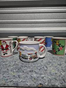 lot 254 image: Christmas Holiday Mug Collection Set