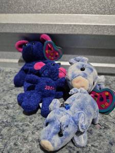 lot 261 image: Ty Beanie Baby Peanut Elephant 2000 Collection