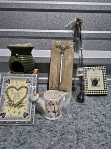 lot 266 image: Kitchen Accessories Bundle with Tart Warmer and Utensils