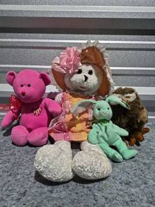 lot 268 image: Mixed Stuffed Animal Collection