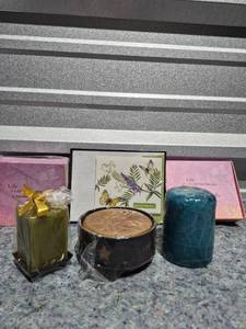 lot 279 image: Scented Candle Collection Gift Set with Maya Angelou Quote