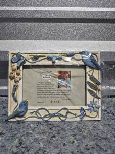 lot 284 image: Marjolein Bastin Hallmark 4x6 Bird Picture Frame