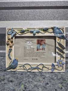 lot 285 image: Marjolein Bastin Hallmark Bird Decorative Picture Frame 4x6