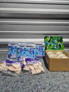 lot 286 image: Blues Clues Birthday Party Supply Bundle with Balloons and Gift Bags