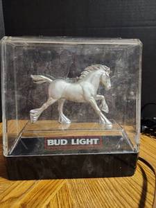 lot 297 image: Budweiser Clydesdale Horse Acrylic Display Case -Powers On Read Description