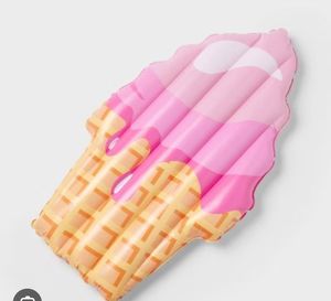 lot 1073 image: Sun Squad Inflatable Giant Ice Cream Cone&nbsp