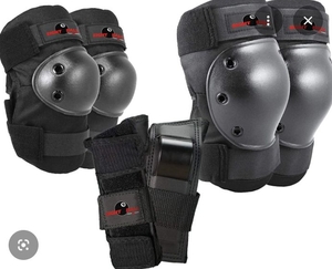 lot 1257 image: Eight Ball Black Protective Pad Set - Retail $15
