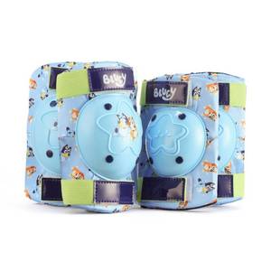 lot 2171 image: Bluey Protective Gear Set Knee Pad 4pc - Blue Youth Cycling & Skateboarding Pads