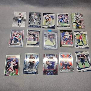 lot 365 image: New England Patriots Football Trading Card Collection, 15 Cards
