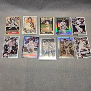 lot 373 image: New York Yankees Baseball Card Collection Lot, 10 Cards