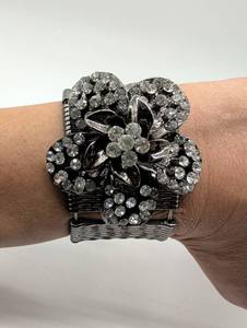 lot 674008 image: Dark Silver Tone Floral Rhinestone Stretch Cuff Bracelet woriginal tag