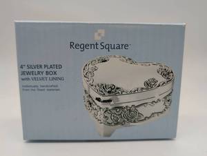 lot 674038 image: Regent Square 4-inch Silver Plated Heart Jewelry Box with Velvet Lining