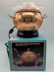 lot 674039 image: Electric Potpourri Simmer with Copper Pot