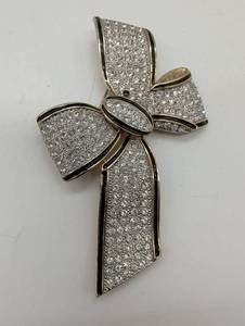 lot 674053 image: Rhinestone Cross Bow Brooch Pin Gold Tone