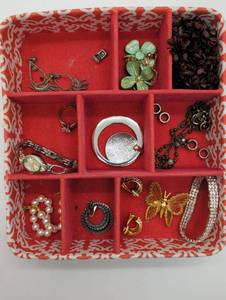 lot 674057 image: Mixed Jewelry Lot with Watch, Brooches, and Accessories