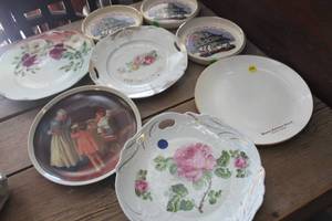 lot 4183 image: Vintage ServingDcor Plates