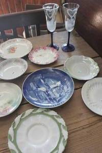lot 4186 image: Vintage Plates and More
