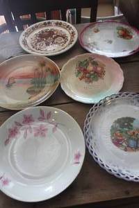lot 4191 image: Vintage Dcor Plates and More