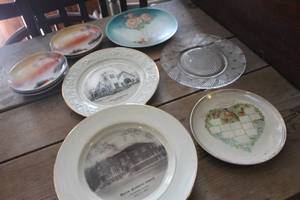 lot 4192 image: Vintage Plates