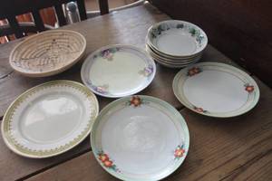 lot 4194 image: Vintage Berry Bowls and More