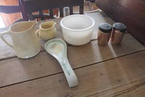 lot 4199 image: Vtg. Milk Glass Mixing Bowl, Spoon Rest & More