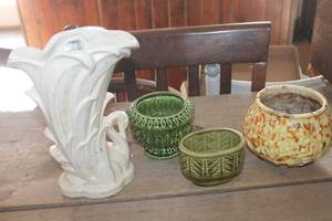 lot 4203 image: Vintage Planters and Vase
