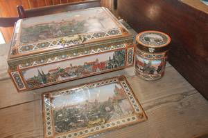 lot 4205 image: Lg. Vtg. Tin and More