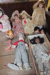 lot 4215 image: Box of Vintage Porcelain Dolls and More